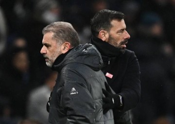 电讯报：列维面临巨大压力，波斯特科格鲁帅位悬而未决