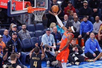 月最佳球员：怀特比肩乔丹 亚历山大赛季第三次当选