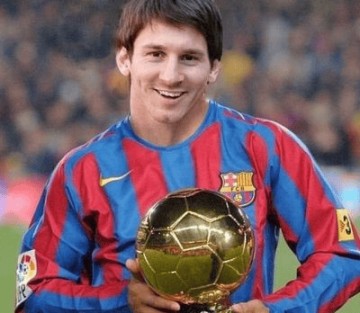 足球员场均1球1助和篮球员场均10+10+10,谁更厉害?