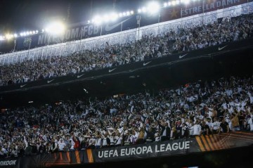 将踢欧冠，法鹰高层：若再有一次4万人同往诺坎普将会很令人兴奋