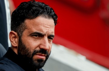 又输了！曼联耻辱一战：被灌4球，惨遭逆转，阿莫林轮换搞砸了